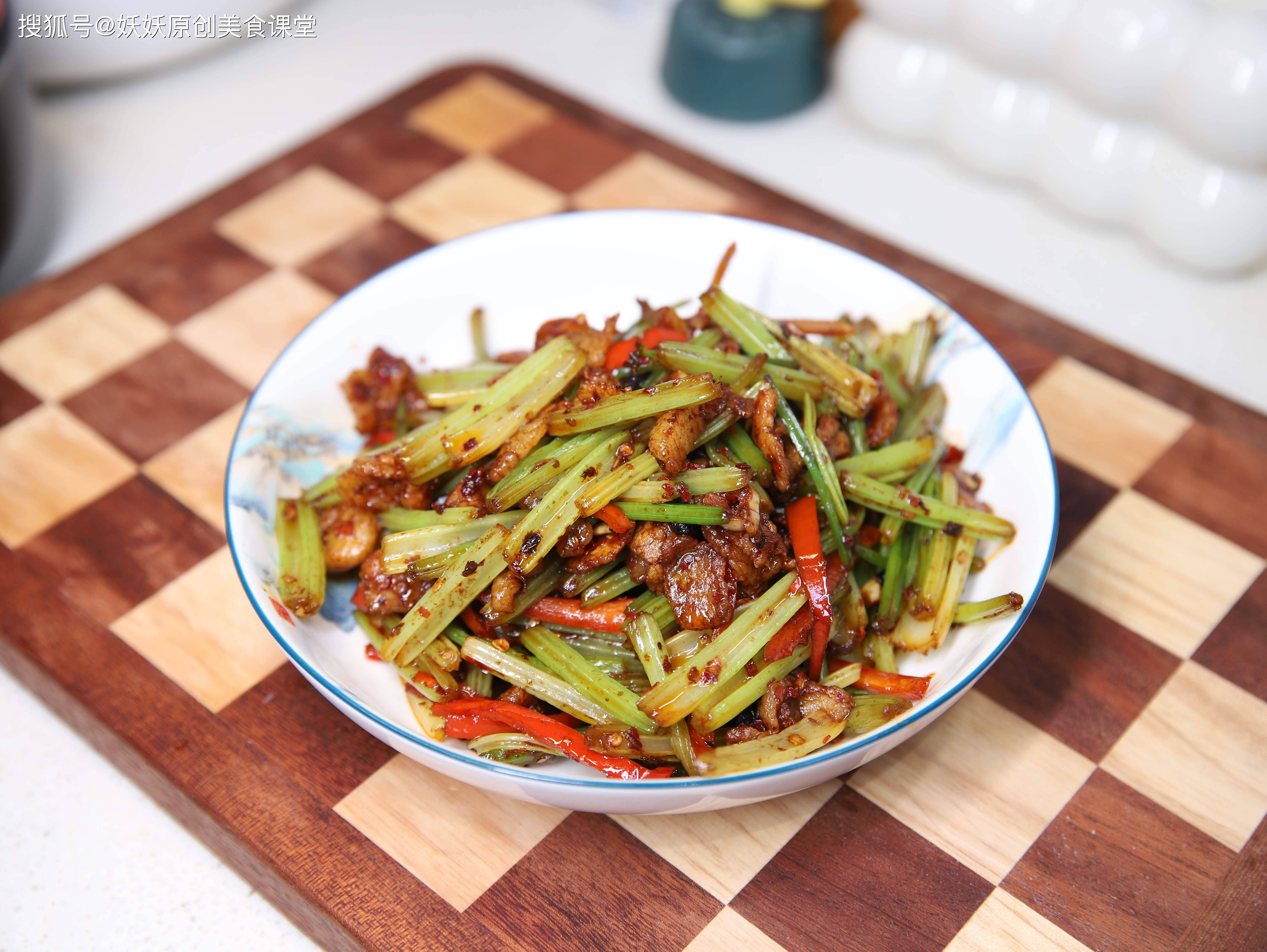 春夏交替遇到这菜使劲吃，自带“青霉素”，通便排毒抗菌消炎