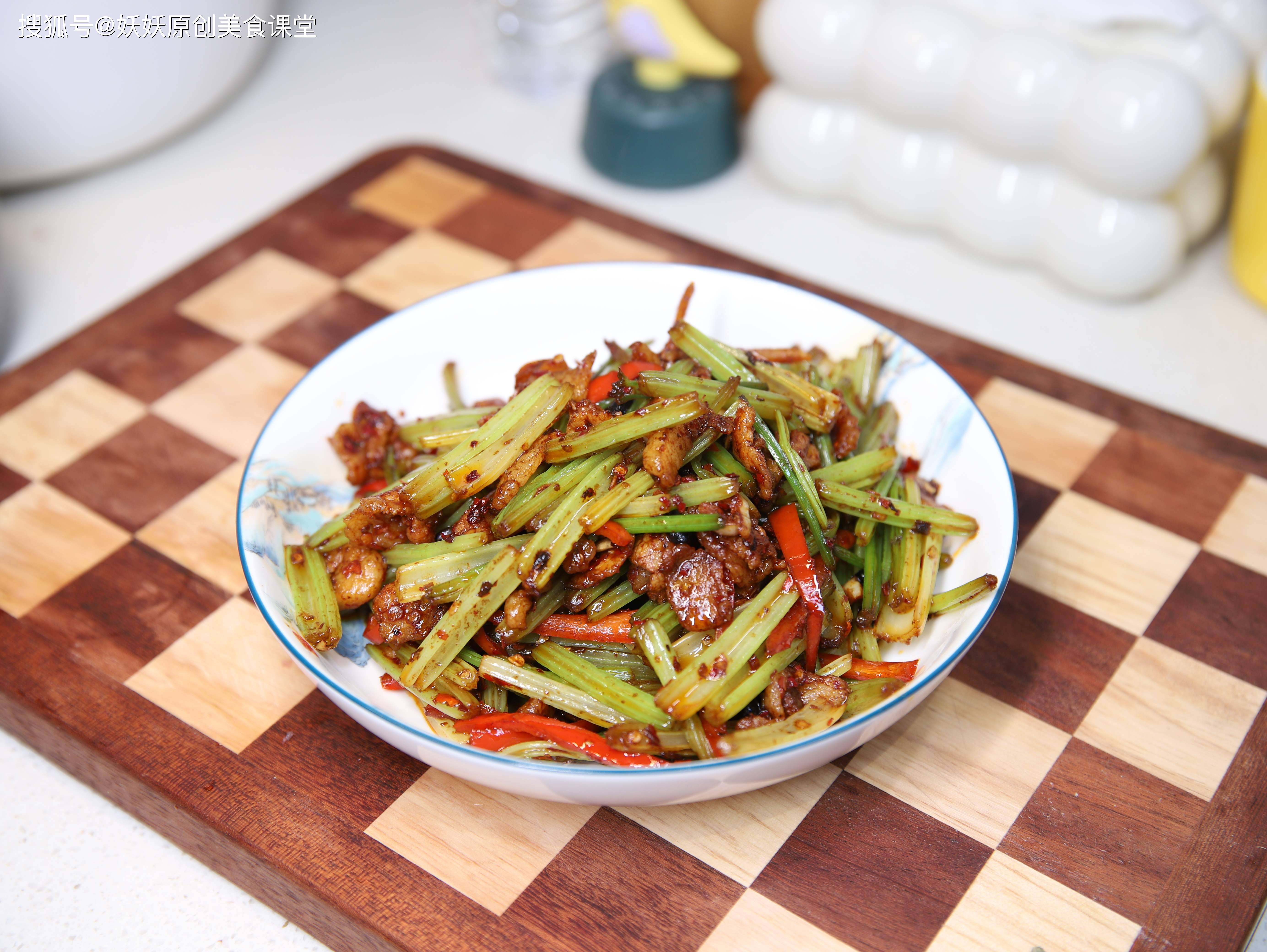 春夏交替遇到这菜使劲吃，自带“青霉素”，通便排毒抗菌消炎