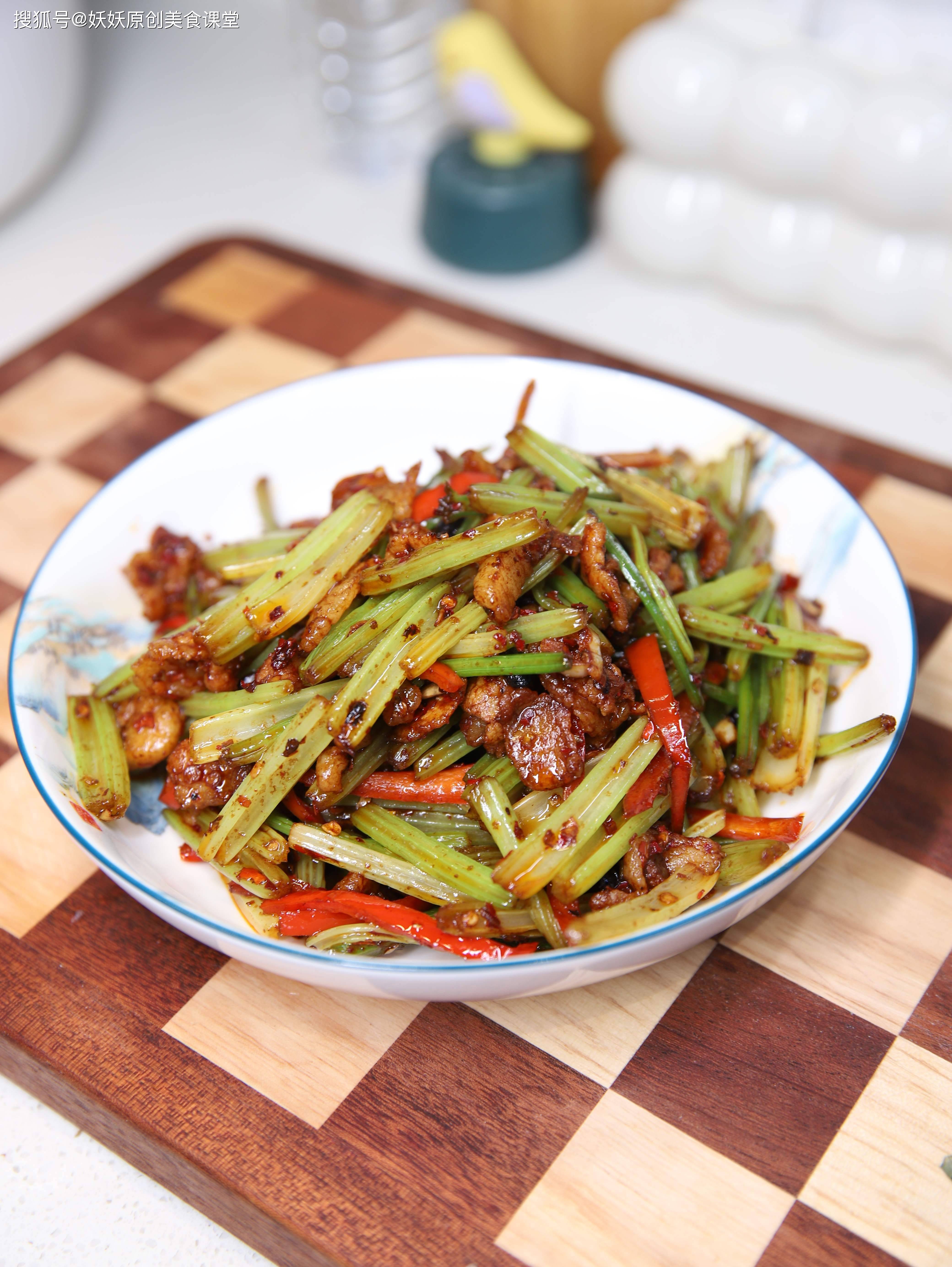 春夏交替遇到这菜使劲吃，自带“青霉素”，通便排毒抗菌消炎