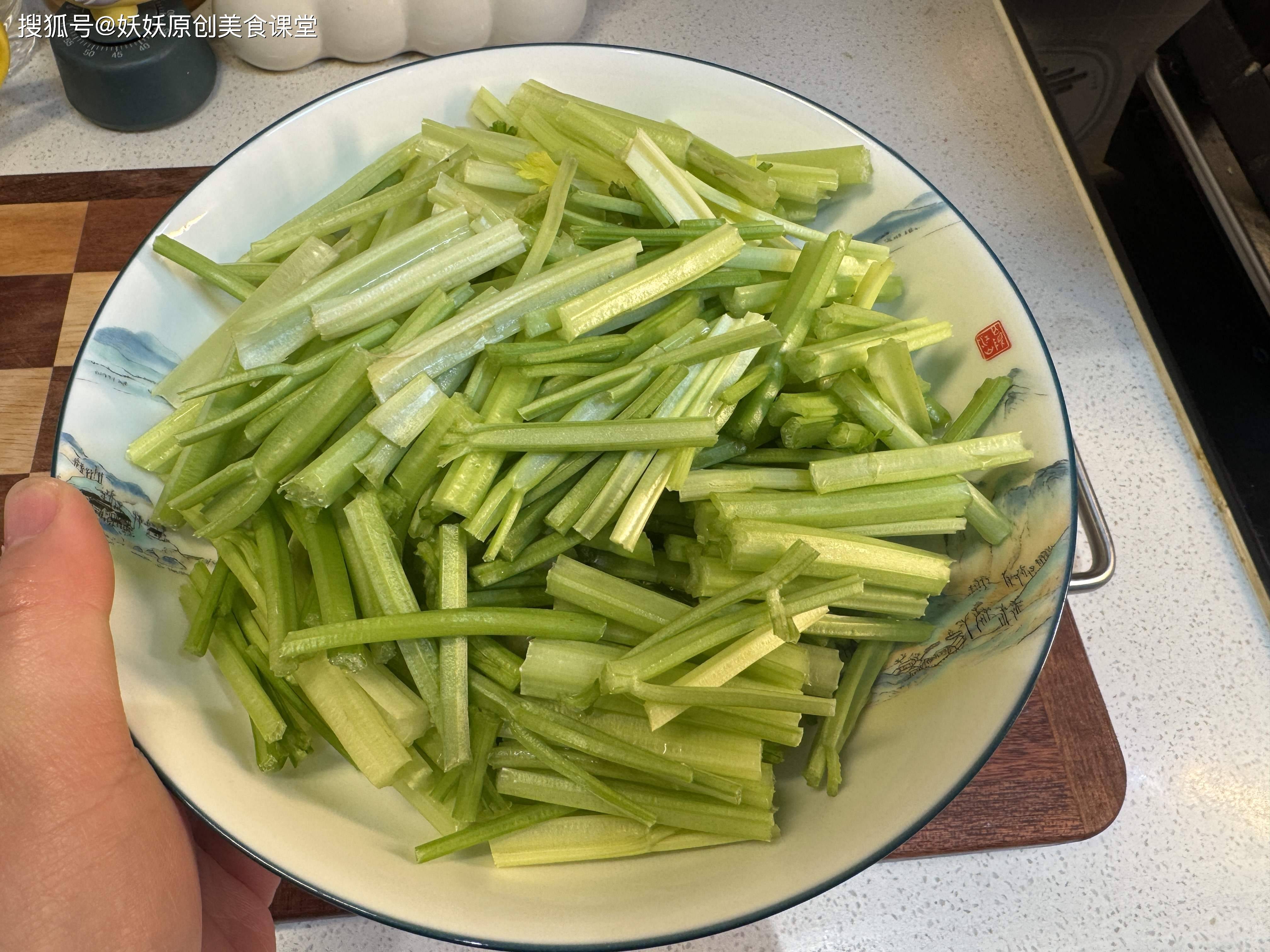 春夏交替遇到这菜使劲吃，自带“青霉素”，通便排毒抗菌消炎