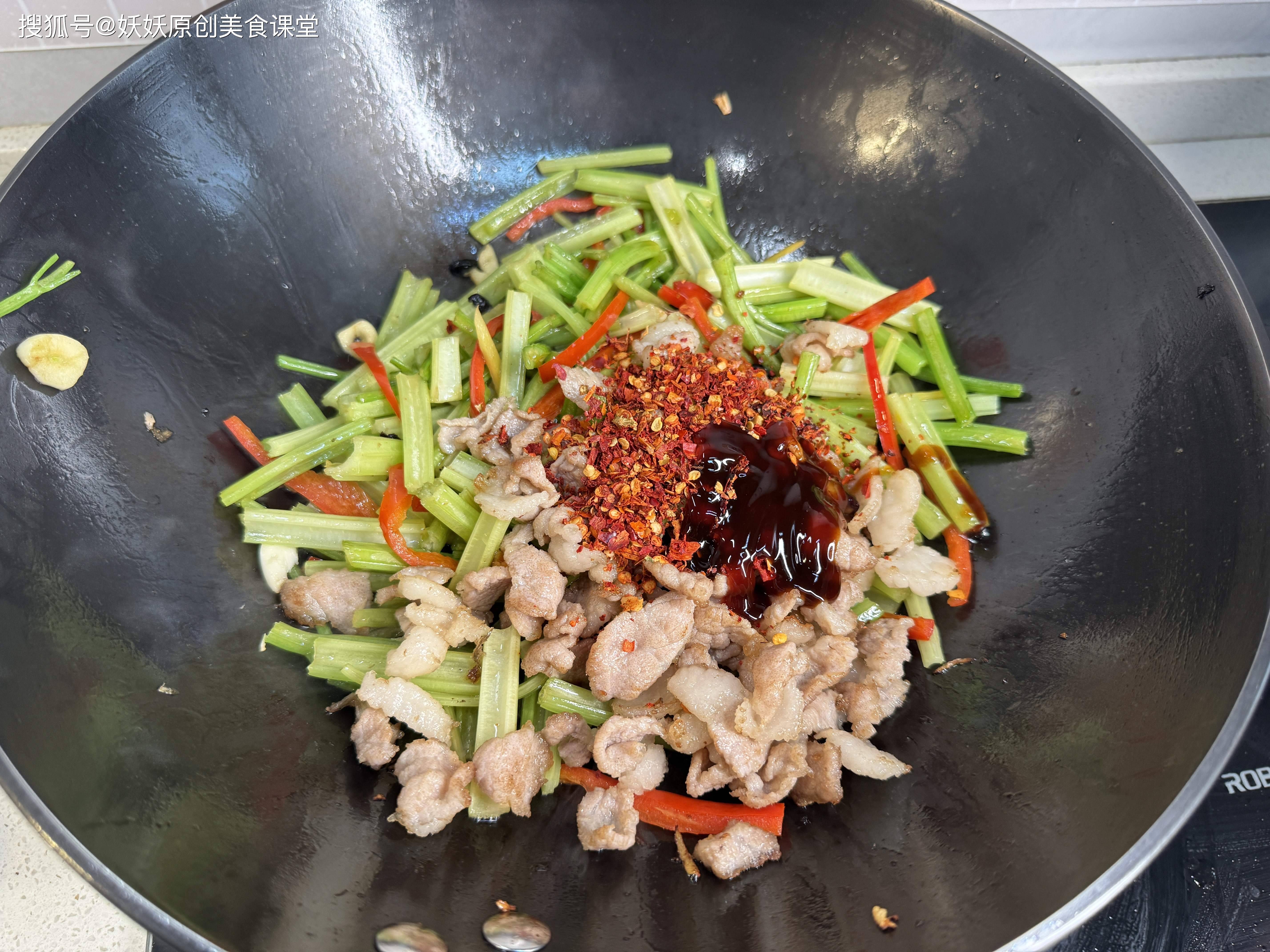 春夏交替遇到这菜使劲吃，自带“青霉素”，通便排毒抗菌消炎
