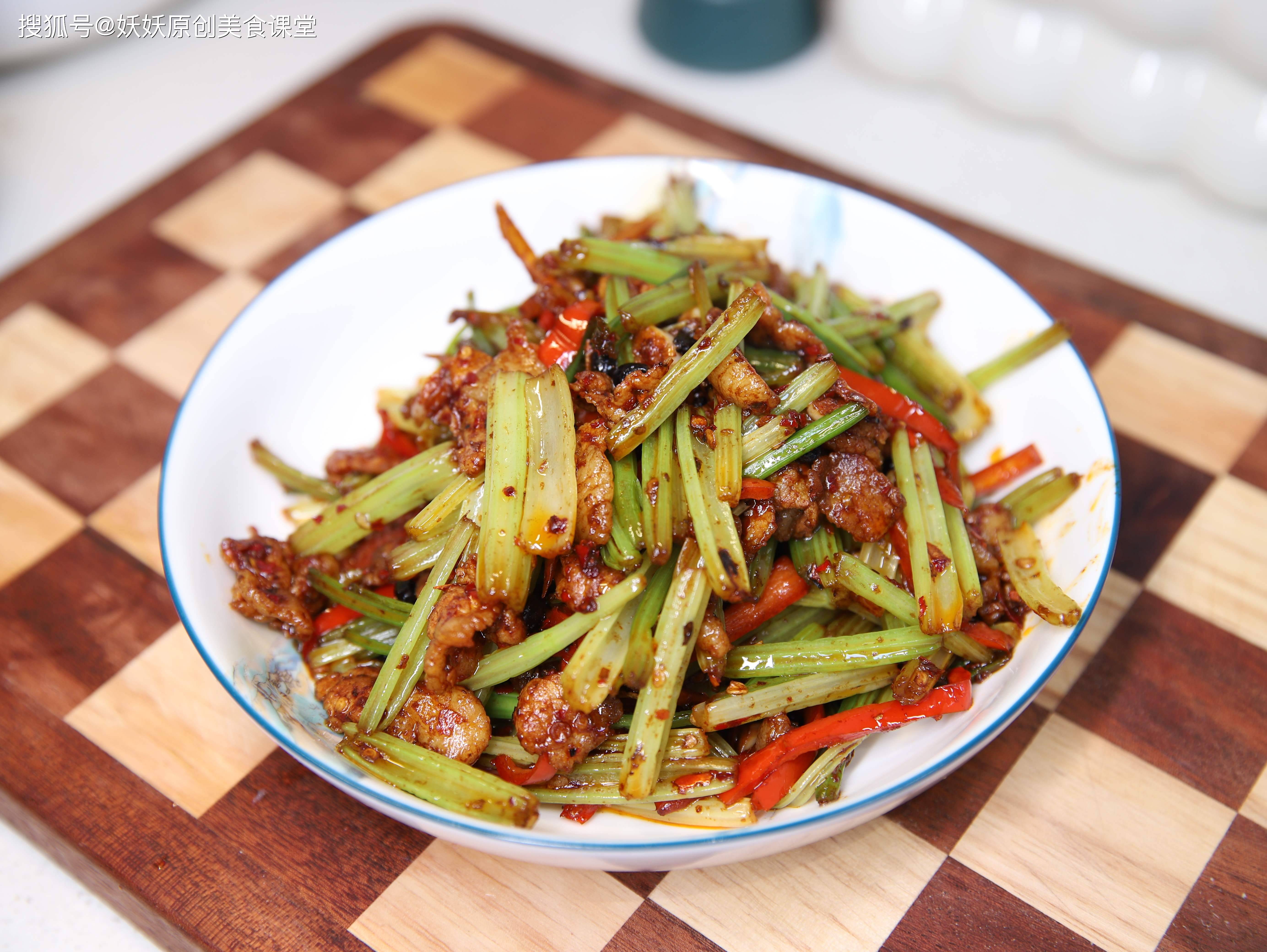 春夏交替遇到这菜使劲吃，自带“青霉素”，通便排毒抗菌消炎