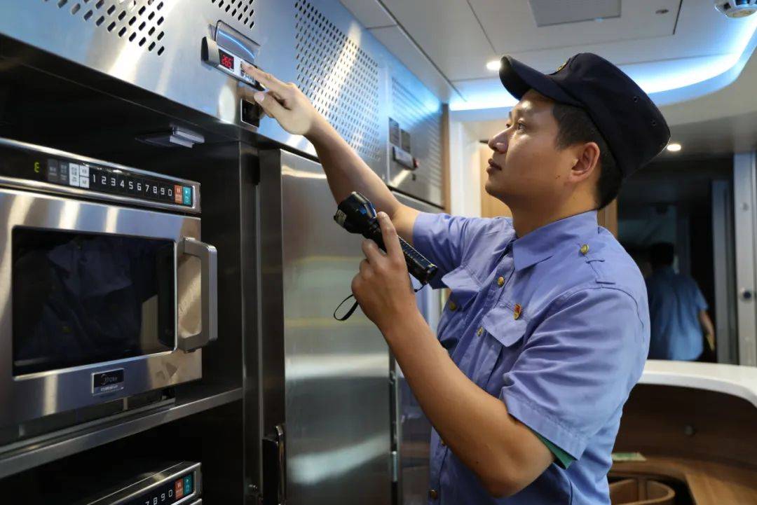 “AD钙奶”动车来啦！今起在厦门可以乘坐