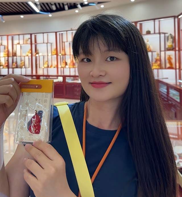 32岁美女导游“CC”去世！女儿3岁，爸爸入狱，前夫PUA还殴打儿子